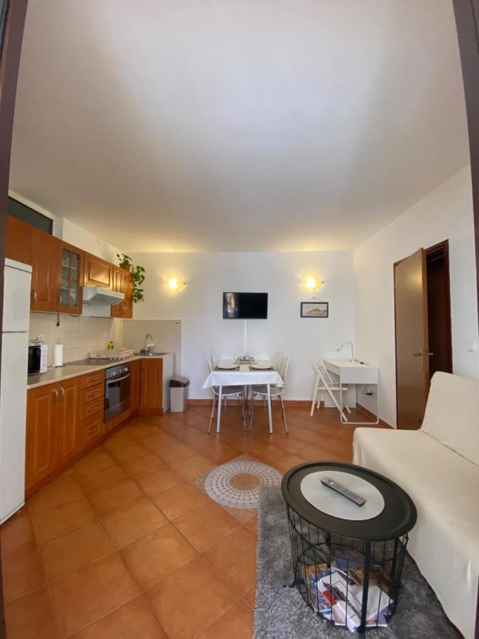 Apartment Sara Ровин Екстериор снимка