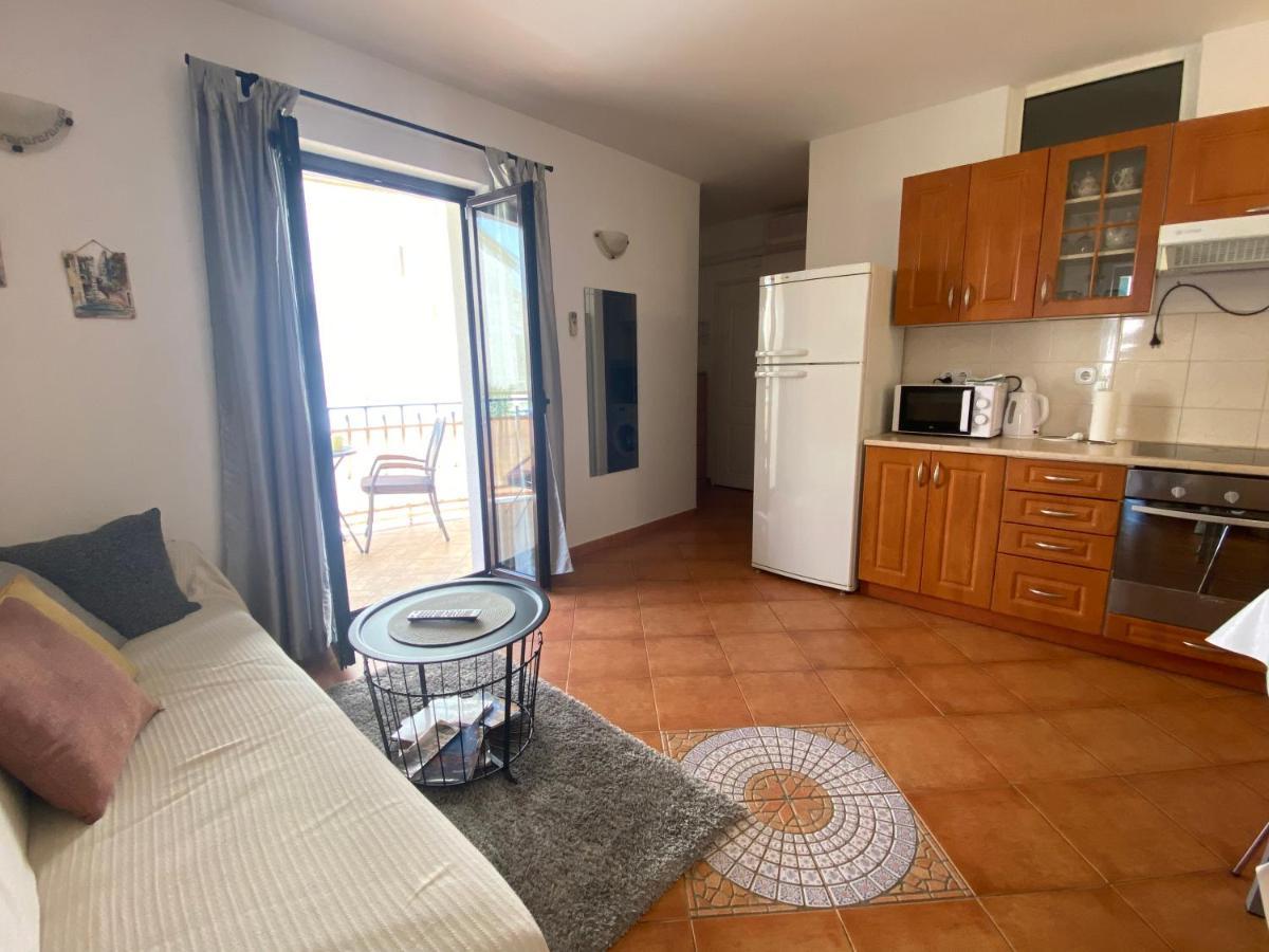 Apartment Sara Ровин Екстериор снимка