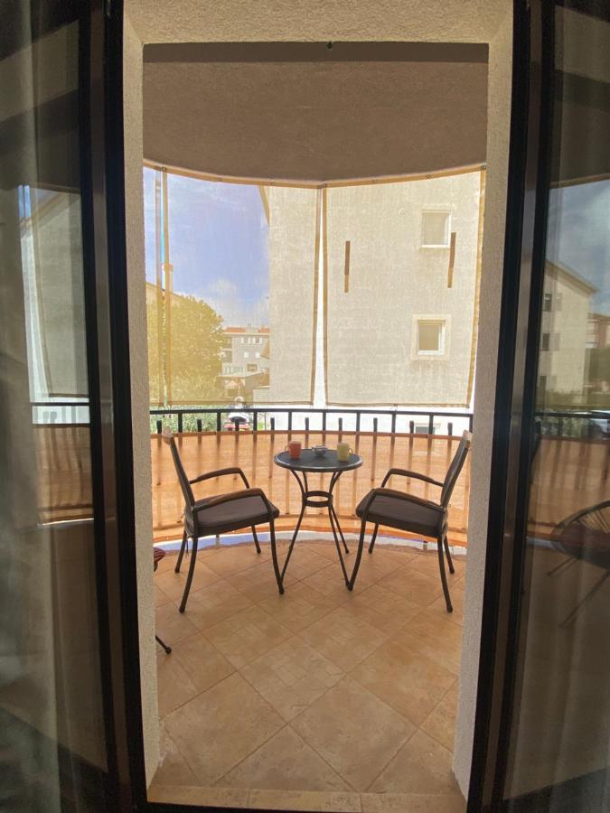 Apartment Sara Ровин Екстериор снимка