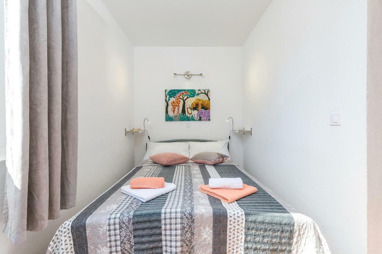 Apartment Sara Ровин Екстериор снимка