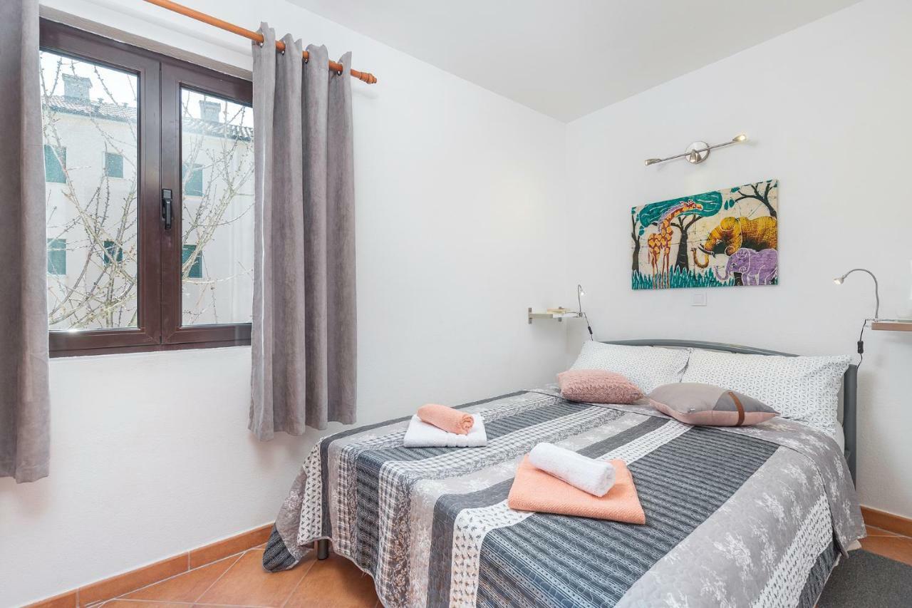 Apartment Sara Ровин Екстериор снимка