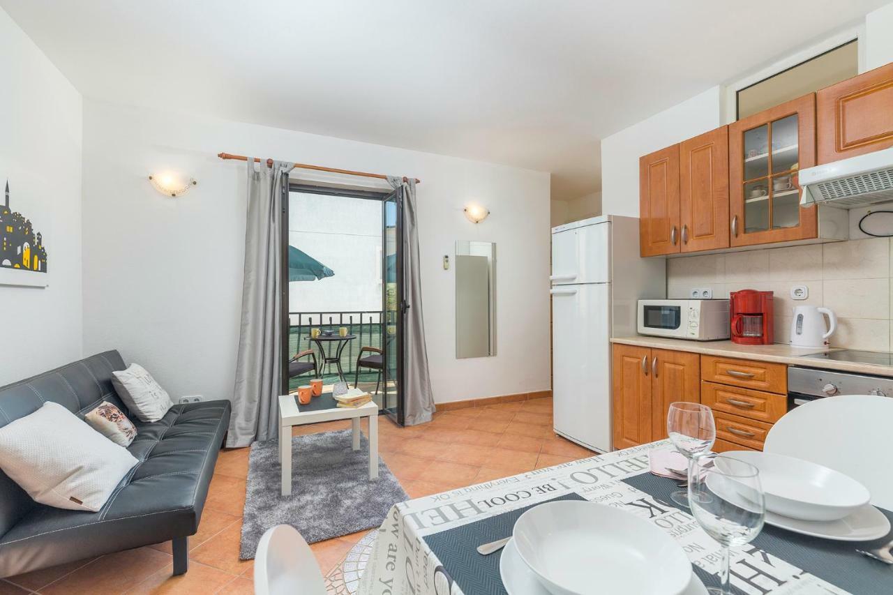 Apartment Sara Ровин Екстериор снимка